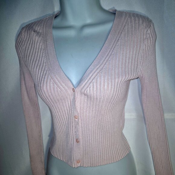 H&M sweater. pink, channeled design, V-Neck, Button-front in size XS - Picture 8 of 10